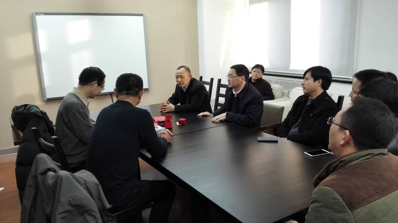 Liderazgo de la compañía Amorphousbus con el gobierno condujo una línea para visitar Wang Weihua
